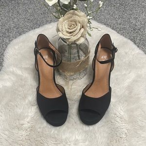 ✨H&M Black Open Toe Suede Heels ✨